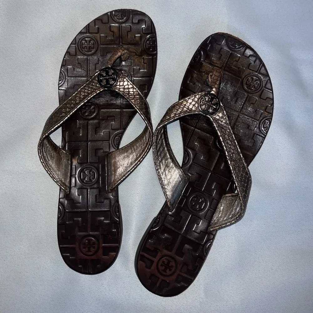 Tory Burch Metallic Grey Python Embossed Leather Thora Flat Thong Sandals Size 7